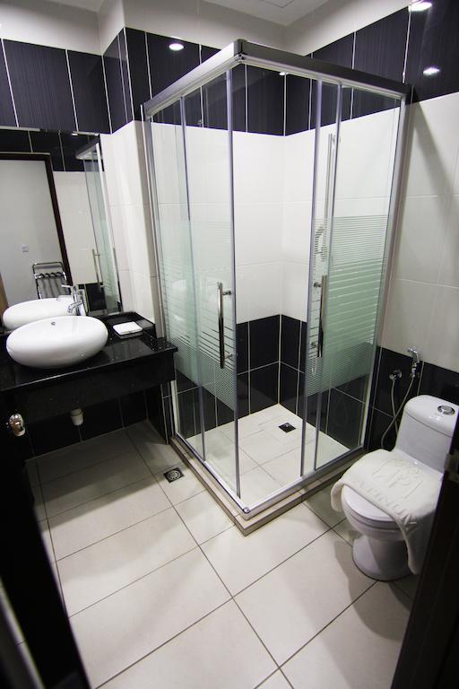 Putatan Platinum Hotel Kota Kinabalu Exteriör bild