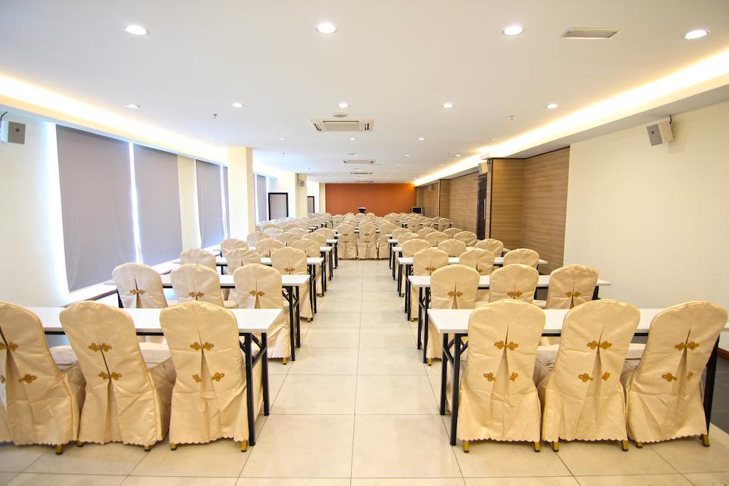 Putatan Platinum Hotel Kota Kinabalu Exteriör bild