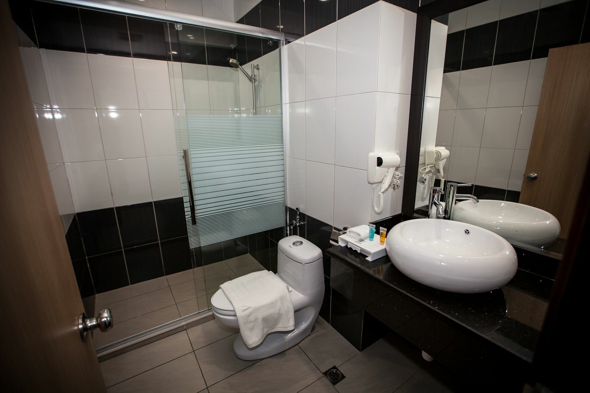 Putatan Platinum Hotel Kota Kinabalu Exteriör bild